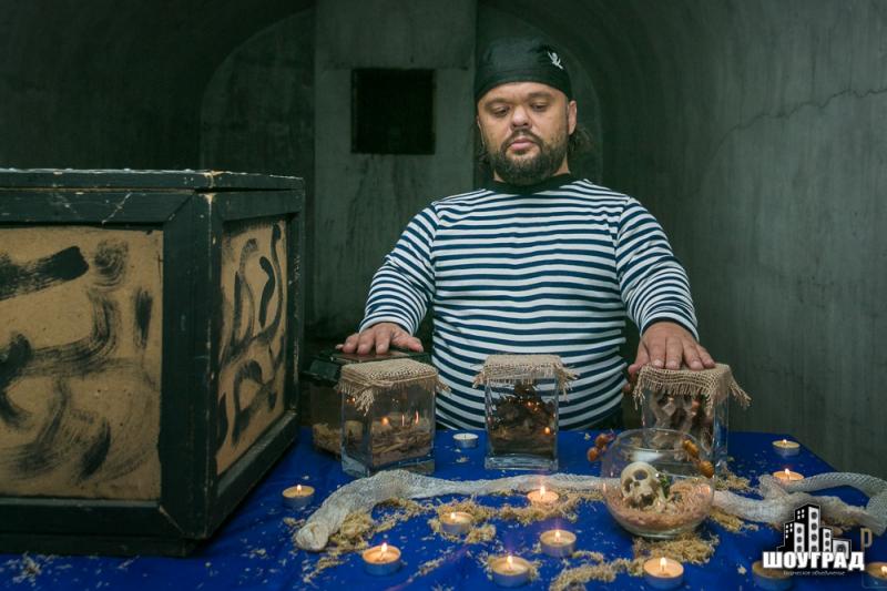 Карлик в роли Паспарту из Форта Баярд