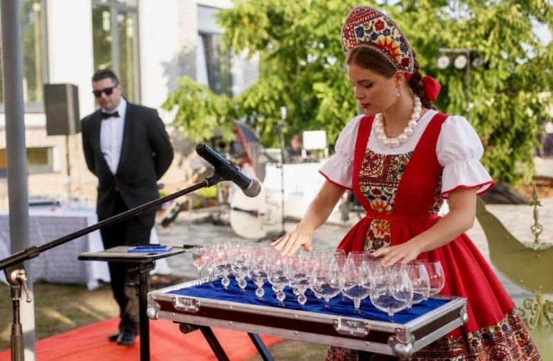 Игра на бокалах или хрустальная арфа